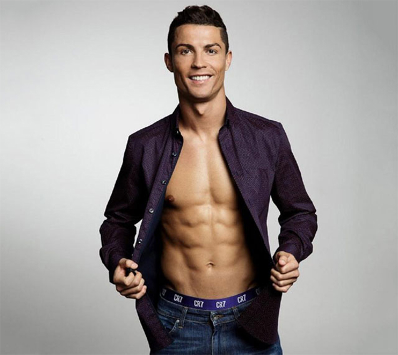 Cristiano Ronaldo – Cầu thủ đẹp trai nhất thế giới với chiều cao ấn tượng (1m87) 